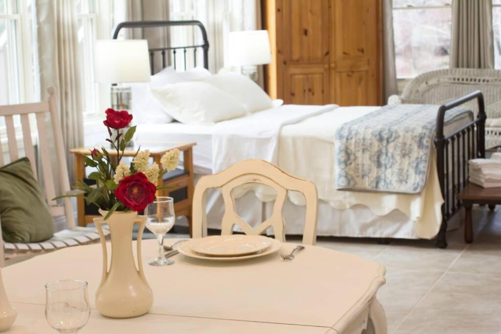 Bluebirds Nest 10 Min To Avl Biltmore Hot Tub Cont Bkfst Sparkling Water Asheville Luaran gambar